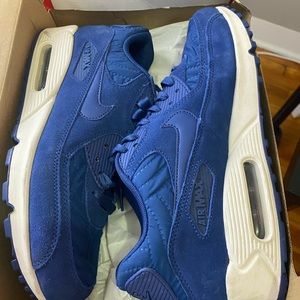 Nike Airmax. Worn once!!!